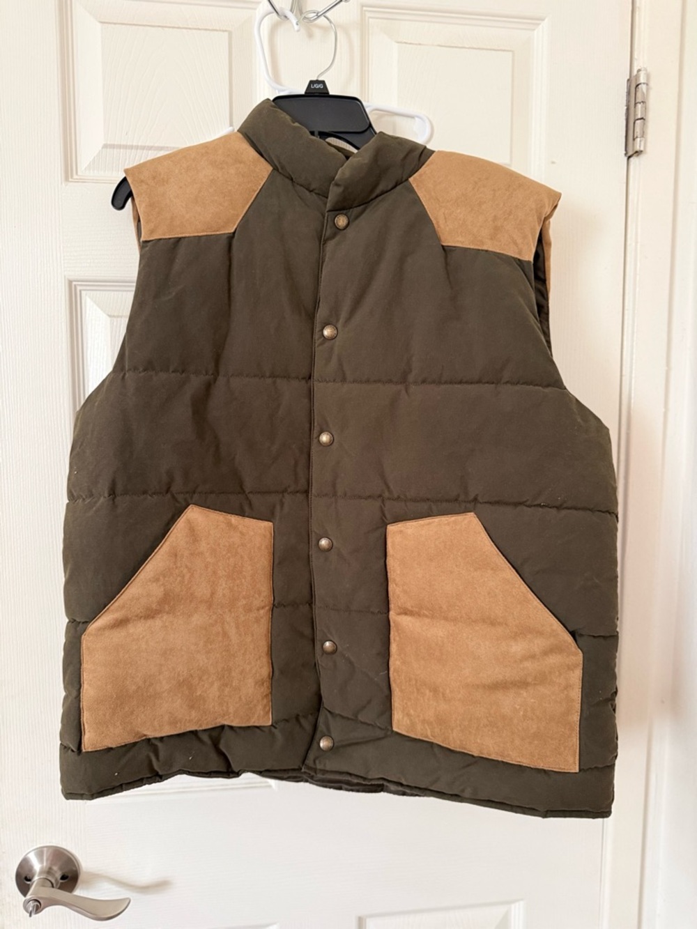 Banana Republic Men’s Puffer Vest